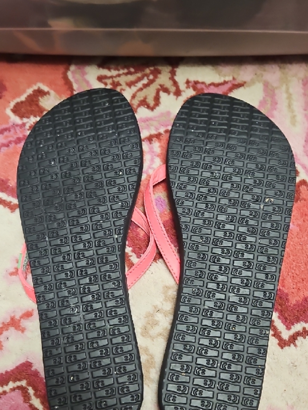 Sanuk Women's Black Yoga Mat Flip Flops with Neon Coral Straps W 11 - Picture 4 of 4